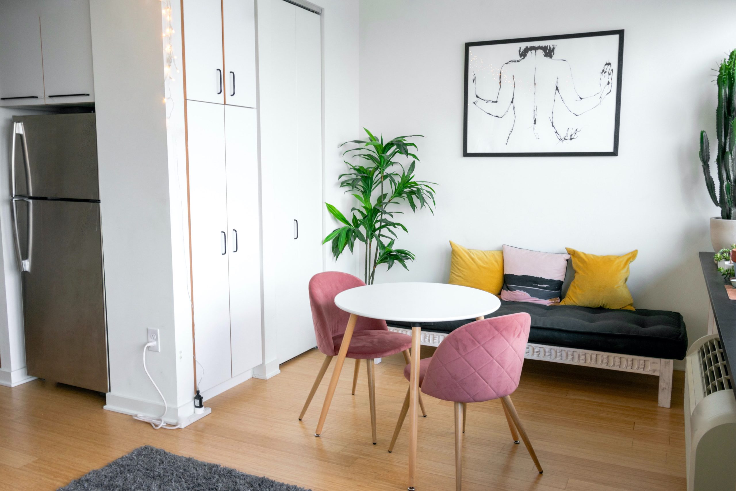 How to Decorate a Small Room Without Making It Feel Crowded